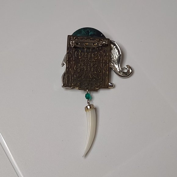 Very Awesome Silver Tone Elephant Brooch With Dangling Faux Tusk - Picture 11 of 15